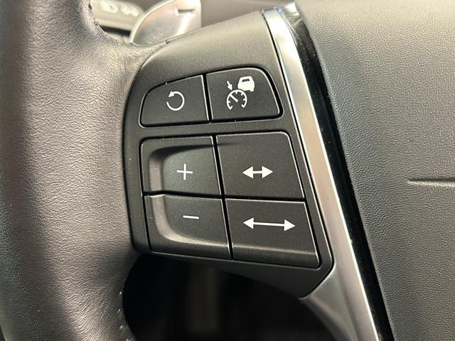 V40 T3 モメンタム 衝突軽減ブレーキ 純正ナビ リアビューカメラ フルセグTV ACC LKA BLIS オートハイビーム LEDヘッドライト パドルシフト 純正17インチAW シティセーフティ ステアリングスイッチ(4枚目)