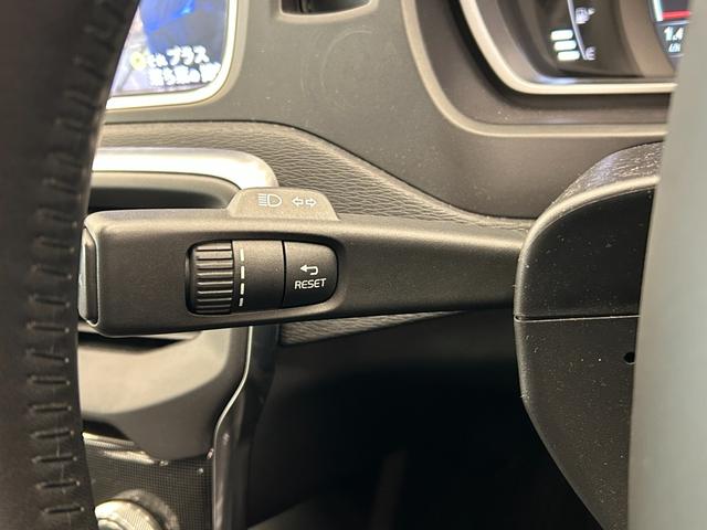 V40 T3 モメンタム 衝突軽減ブレーキ 純正ナビ リアビューカメラ フルセグTV ACC LKA BLIS オートハイビーム LEDヘッドライト パドルシフト 純正17インチAW シティセーフティ ステアリングスイッチ(6枚目)