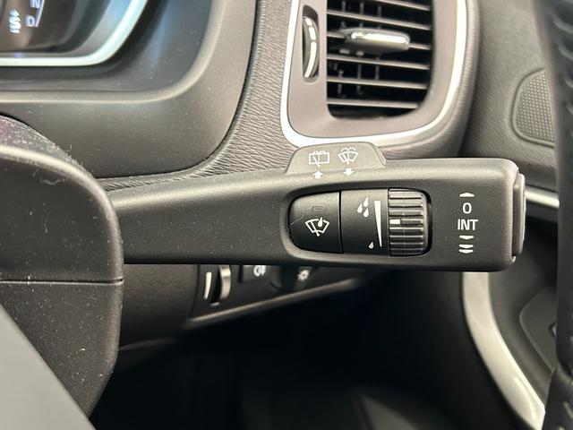 V40 T3 モメンタム 衝突軽減ブレーキ 純正ナビ リアビューカメラ フルセグTV ACC LKA BLIS オートハイビーム LEDヘッドライト パドルシフト 純正17インチAW シティセーフティ ステアリングスイッチ(7枚目)