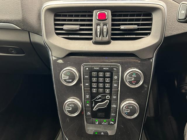 V40 T3 モメンタム 衝突軽減ブレーキ 純正ナビ リアビューカメラ フルセグTV ACC LKA BLIS オートハイビーム LEDヘッドライト パドルシフト 純正17インチAW シティセーフティ ステアリングスイッチ(16枚目)