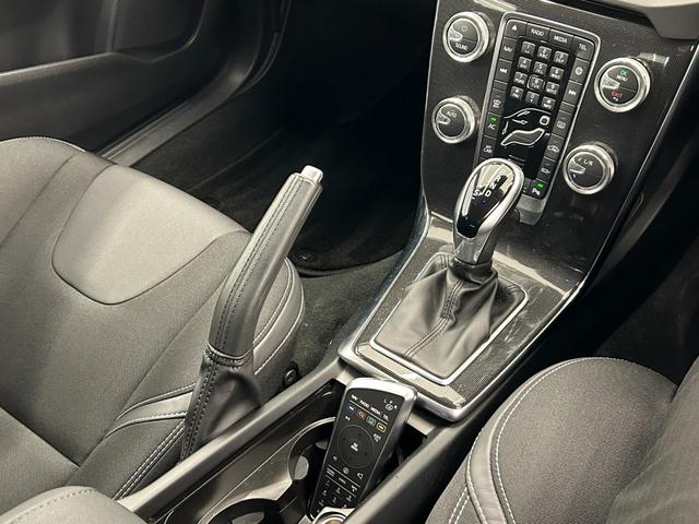 V40 T3 モメンタム 衝突軽減ブレーキ 純正ナビ リアビューカメラ フルセグTV ACC LKA BLIS オートハイビーム LEDヘッドライト パドルシフト 純正17インチAW シティセーフティ ステアリングスイッチ(17枚目)