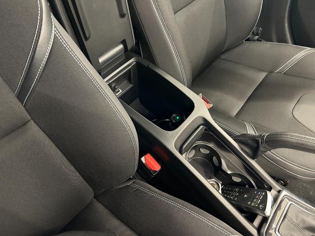 V40 T3 モメンタム 衝突軽減ブレーキ 純正ナビ リアビューカメラ フルセグTV ACC LKA BLIS オートハイビーム LEDヘッドライト パドルシフト 純正17インチAW シティセーフティ ステアリングスイッチ(19枚目)