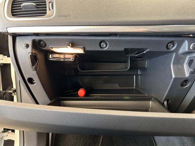 V40 T3 モメンタム 衝突軽減ブレーキ 純正ナビ リアビューカメラ フルセグTV ACC LKA BLIS オートハイビーム LEDヘッドライト パドルシフト 純正17インチAW シティセーフティ ステアリングスイッチ(21枚目)