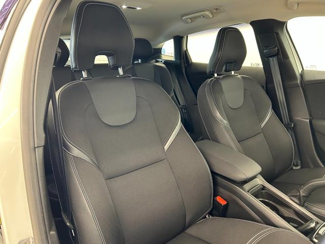 V40 T3 モメンタム 衝突軽減ブレーキ 純正ナビ リアビューカメラ フルセグTV ACC LKA BLIS オートハイビーム LEDヘッドライト パドルシフト 純正17インチAW シティセーフティ ステアリングスイッチ(25枚目)