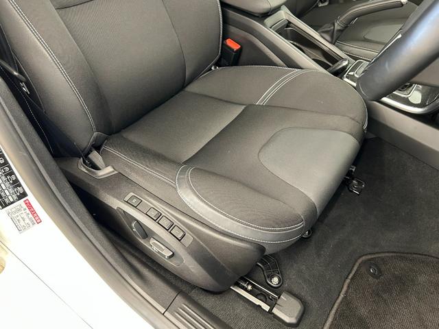 V40 T3 モメンタム 衝突軽減ブレーキ 純正ナビ リアビューカメラ フルセグTV ACC LKA BLIS オートハイビーム LEDヘッドライト パドルシフト 純正17インチAW シティセーフティ ステアリングスイッチ(26枚目)