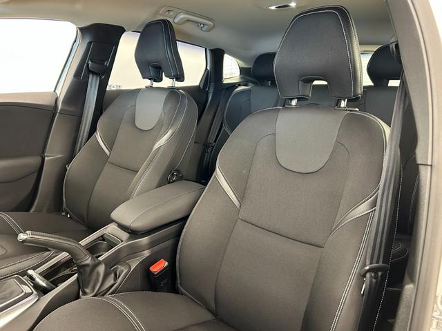 V40 T3 モメンタム 衝突軽減ブレーキ 純正ナビ リアビューカメラ フルセグTV ACC LKA BLIS オートハイビーム LEDヘッドライト パドルシフト 純正17インチAW シティセーフティ ステアリングスイッチ(30枚目)