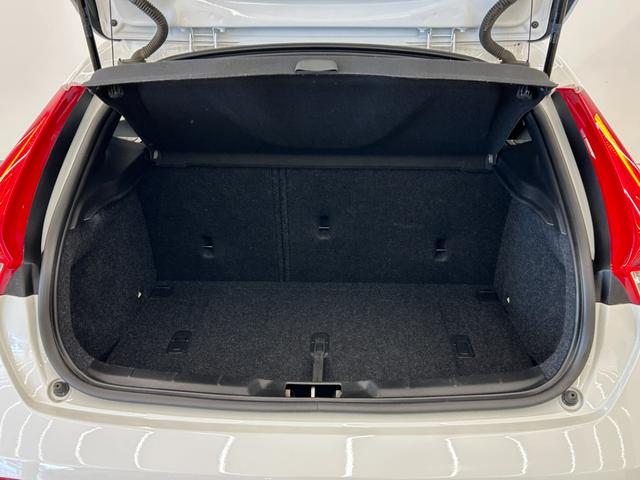 V40 T3 モメンタム 衝突軽減ブレーキ 純正ナビ リアビューカメラ フルセグTV ACC LKA BLIS オートハイビーム LEDヘッドライト パドルシフト 純正17インチAW シティセーフティ ステアリングスイッチ(34枚目)