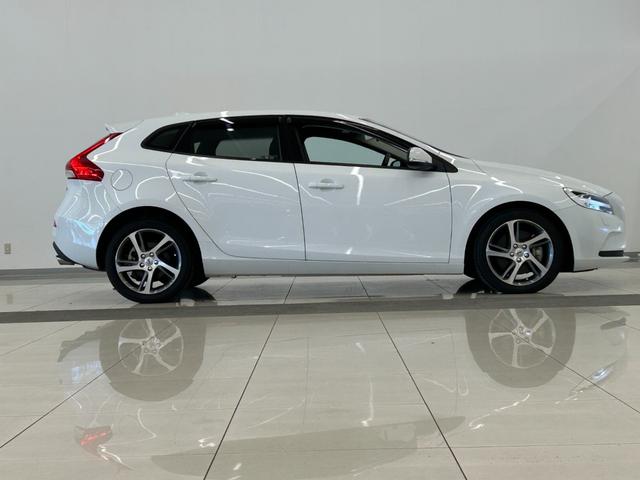 V40 T3 モメンタム 衝突軽減ブレーキ 純正ナビ リアビューカメラ フルセグTV ACC LKA BLIS オートハイビーム LEDヘッドライト パドルシフト 純正17インチAW シティセーフティ ステアリングスイッチ(44枚目)