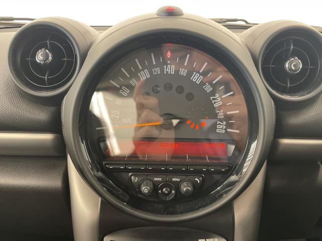 ＭＩＮＩ クーパーＤ　クロスオーバー　アンビエントライト　純正ＣＤプレイヤー　オートエアコン　オートライト　レインセンサー　フォグライト　バイキセノンヘッドライト　ＥＴＣ　ミニ純正ドラレコ　ＡＵＸ　ルーフレール　ＤＳＣ　スタッドレス車載（7枚目）