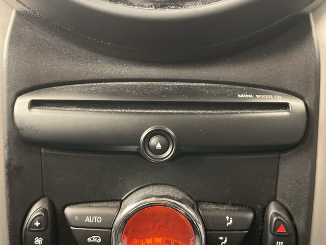 ＭＩＮＩ クーパーＤ　クロスオーバー　アンビエントライト　純正ＣＤプレイヤー　オートエアコン　オートライト　レインセンサー　フォグライト　バイキセノンヘッドライト　ＥＴＣ　ミニ純正ドラレコ　ＡＵＸ　ルーフレール　ＤＳＣ　スタッドレス車載（9枚目）