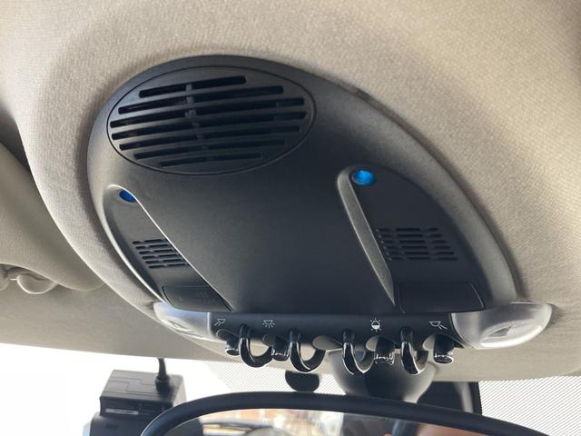 ＭＩＮＩ クーパーＤ　クロスオーバー　アンビエントライト　純正ＣＤプレイヤー　オートエアコン　オートライト　レインセンサー　フォグライト　バイキセノンヘッドライト　ＥＴＣ　ミニ純正ドラレコ　ＡＵＸ　ルーフレール　ＤＳＣ　スタッドレス車載（10枚目）