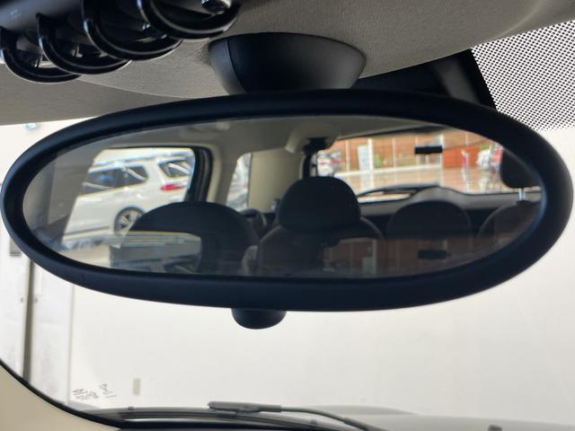 ＭＩＮＩ クーパーＤ　クロスオーバー　アンビエントライト　純正ＣＤプレイヤー　オートエアコン　オートライト　レインセンサー　フォグライト　バイキセノンヘッドライト　ＥＴＣ　ミニ純正ドラレコ　ＡＵＸ　ルーフレール　ＤＳＣ　スタッドレス車載（12枚目）