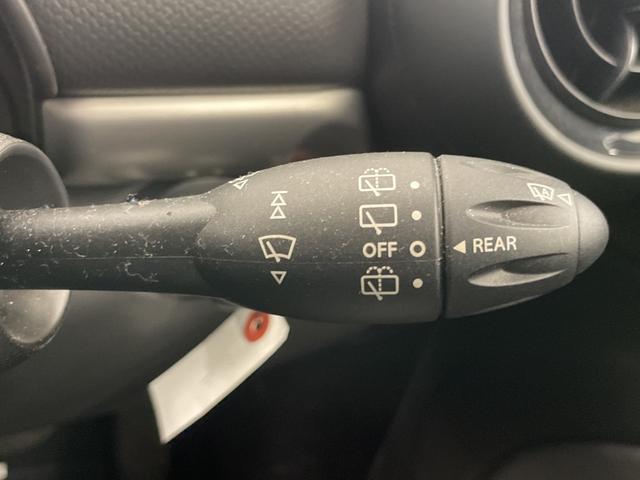 ＭＩＮＩ クーパーＤ　クロスオーバー　アンビエントライト　純正ＣＤプレイヤー　オートエアコン　オートライト　レインセンサー　フォグライト　バイキセノンヘッドライト　ＥＴＣ　ミニ純正ドラレコ　ＡＵＸ　ルーフレール　ＤＳＣ　スタッドレス車載（16枚目）