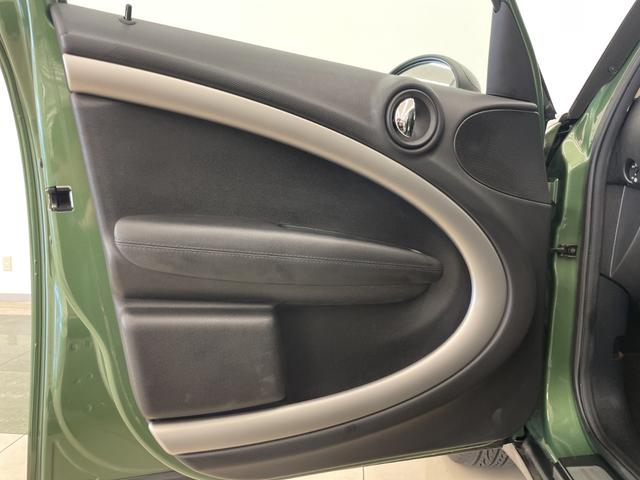 ＭＩＮＩ クーパーＤ　クロスオーバー　アンビエントライト　純正ＣＤプレイヤー　オートエアコン　オートライト　レインセンサー　フォグライト　バイキセノンヘッドライト　ＥＴＣ　ミニ純正ドラレコ　ＡＵＸ　ルーフレール　ＤＳＣ　スタッドレス車載（21枚目）