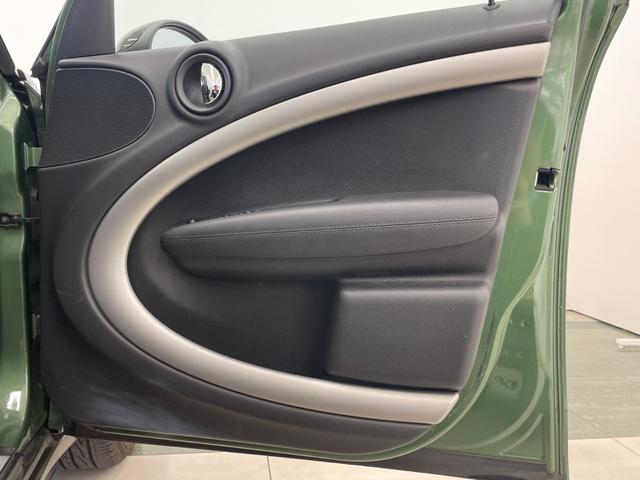 ＭＩＮＩ クーパーＤ　クロスオーバー　アンビエントライト　純正ＣＤプレイヤー　オートエアコン　オートライト　レインセンサー　フォグライト　バイキセノンヘッドライト　ＥＴＣ　ミニ純正ドラレコ　ＡＵＸ　ルーフレール　ＤＳＣ　スタッドレス車載（24枚目）