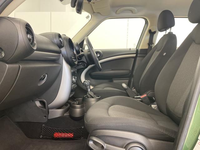 ＭＩＮＩ クーパーＤ　クロスオーバー　アンビエントライト　純正ＣＤプレイヤー　オートエアコン　オートライト　レインセンサー　フォグライト　バイキセノンヘッドライト　ＥＴＣ　ミニ純正ドラレコ　ＡＵＸ　ルーフレール　ＤＳＣ　スタッドレス車載（30枚目）