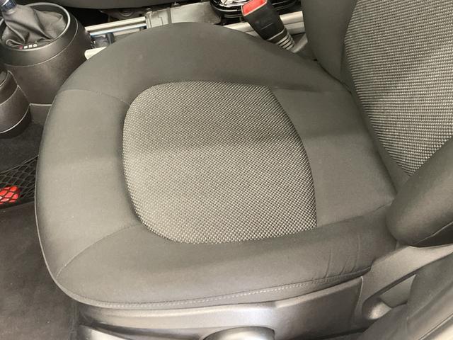 ＭＩＮＩ クーパーＤ　クロスオーバー　アンビエントライト　純正ＣＤプレイヤー　オートエアコン　オートライト　レインセンサー　フォグライト　バイキセノンヘッドライト　ＥＴＣ　ミニ純正ドラレコ　ＡＵＸ　ルーフレール　ＤＳＣ　スタッドレス車載（31枚目）