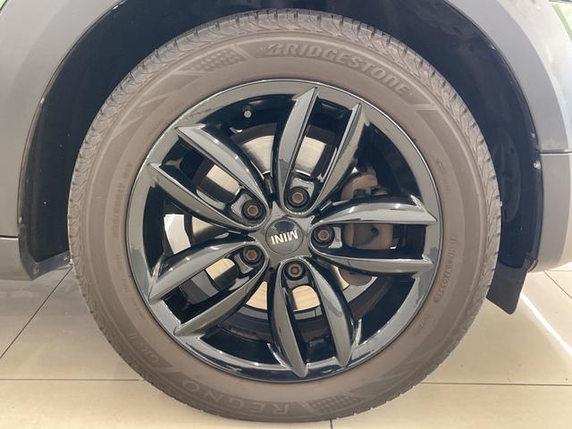 ＭＩＮＩ クーパーＤ　クロスオーバー　アンビエントライト　純正ＣＤプレイヤー　オートエアコン　オートライト　レインセンサー　フォグライト　バイキセノンヘッドライト　ＥＴＣ　ミニ純正ドラレコ　ＡＵＸ　ルーフレール　ＤＳＣ　スタッドレス車載（51枚目）