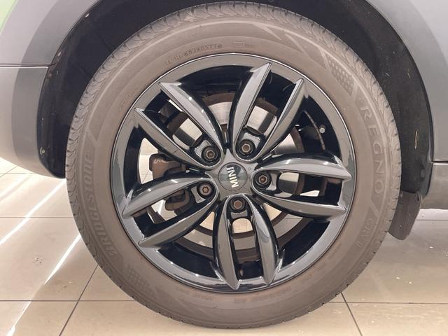 ＭＩＮＩ クーパーＤ　クロスオーバー　アンビエントライト　純正ＣＤプレイヤー　オートエアコン　オートライト　レインセンサー　フォグライト　バイキセノンヘッドライト　ＥＴＣ　ミニ純正ドラレコ　ＡＵＸ　ルーフレール　ＤＳＣ　スタッドレス車載（52枚目）