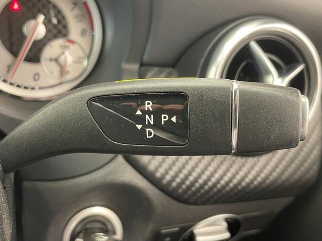 Aクラス A180 ブルーエフィシェンシー AMGエクスクルーシブパッケージ シートヒーター レザーシート クライメイトコントロール コンビニエンスオープン リバースポジション クルコン バックカメラ 純正ナビ Bluetooth(8枚目)