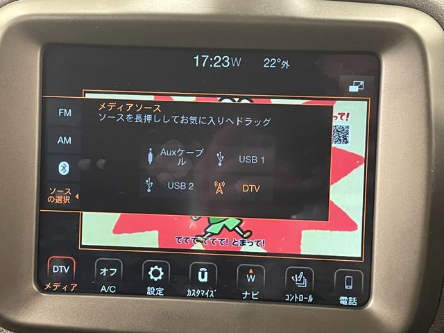 ジープ・レネゲード リミテッド　ＡＣＣ　黒革　シートＨ　Ｐシート　ＬＥＤヘッドライト　純正ナビ　ＡＭ　ＦＭ　ＢＴ　フルセグ　Ｂカメラ　コーナーセンサー　ＬＫＡ　ＢＳＭ　ＥＴＣ　純正１７インチＡＷ　ステアリングヒーター（9枚目）