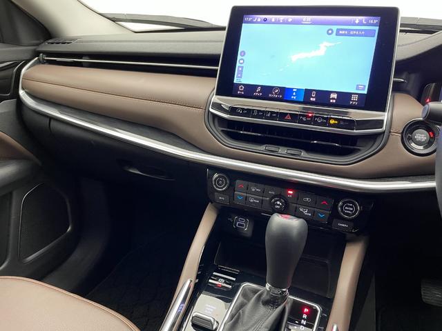 リミテッド　当店買取車　１オーナー　茶革　純正Ｕｃｏｎｎｅｃｔ　ＡＣＣ　衝突軽減Ｂ　ＬＫＡ　ＢＳＭ　ＡＭ　ＦＭ　ＢＴ　ＵＳＢ　Ａｐｐｌｅ　Ｃａｒ　Ｐｌａｙ　３６０°カメラ　純正１８インチＡＷ　ＥＴＣ２．０(10枚目)