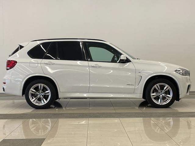 Ｘ５ ｘＤｒｉｖｅ　３５ｄ　Ｍスポーツ　アドバンスアクティブＳＦＴＰＫＧ　　セレクトＰＫＧ　パノラマガラスサンルーフ　ダコタレザー黒　シートＨ　ＡＣＣ　前後ＰＤＣ　ナビ　３６０°　ＨＵＤ　サードローシート　衝突軽減Ｂ　　純正１９インチＡＷ（51枚目）