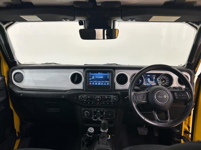 ジープ・ラングラー アイランダー　２００台限定車　純正ナビ　ＡＣＣ　ＬＥＤ　ＰＤＣ　ＢＴ　ＵＳＢ　Ｂカメラ　Ｓカメラ　ＡＣＰ　ＡＡ　ＡＵＸ　ＢＳＭ　ＡＣＣ　ＬＥＤ　Ａライト　アクティブパークビュー　ヒルスターアシスト　ＥＴＣ（4枚目）