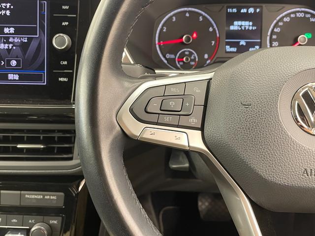 Ｔ－クロス ＴＳＩ　１ｓｔプラス　オールインセーフティ　ＡＣＣ　ＬＫＡ　ＢＳＭ　リアトラックアラート　純正ナビ　リアビューカメラ　ＴＶ　ＡｐｐｌｅＣａｒＰｌａｙ　ＬＥＤヘッドライト　ハイビームＡ　駐車支援システム　純正１８インチＡＷ（4枚目）