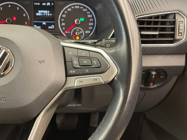 Ｔ－クロス ＴＳＩ　１ｓｔプラス　オールインセーフティ　ＡＣＣ　ＬＫＡ　ＢＳＭ　リアトラックアラート　純正ナビ　リアビューカメラ　ＴＶ　ＡｐｐｌｅＣａｒＰｌａｙ　ＬＥＤヘッドライト　ハイビームＡ　駐車支援システム　純正１８インチＡＷ（5枚目）