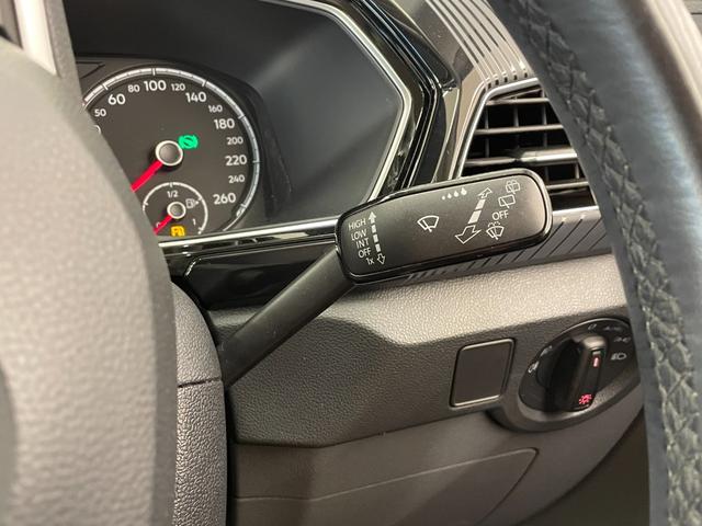 Ｔ－クロス ＴＳＩ　１ｓｔプラス　オールインセーフティ　ＡＣＣ　ＬＫＡ　ＢＳＭ　リアトラックアラート　純正ナビ　リアビューカメラ　ＴＶ　ＡｐｐｌｅＣａｒＰｌａｙ　ＬＥＤヘッドライト　ハイビームＡ　駐車支援システム　純正１８インチＡＷ（7枚目）
