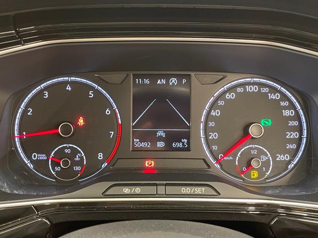 Ｔ－クロス ＴＳＩ　１ｓｔプラス　オールインセーフティ　ＡＣＣ　ＬＫＡ　ＢＳＭ　リアトラックアラート　純正ナビ　リアビューカメラ　ＴＶ　ＡｐｐｌｅＣａｒＰｌａｙ　ＬＥＤヘッドライト　ハイビームＡ　駐車支援システム　純正１８インチＡＷ（8枚目）