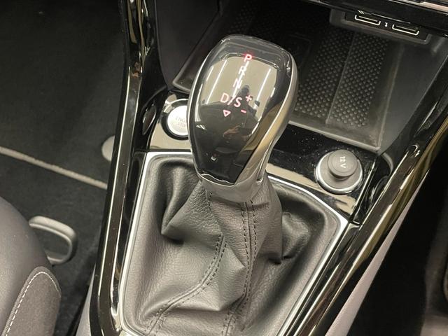 Ｔ－クロス ＴＳＩ　１ｓｔプラス　オールインセーフティ　ＡＣＣ　ＬＫＡ　ＢＳＭ　リアトラックアラート　純正ナビ　リアビューカメラ　ＴＶ　ＡｐｐｌｅＣａｒＰｌａｙ　ＬＥＤヘッドライト　ハイビームＡ　駐車支援システム　純正１８インチＡＷ（20枚目）
