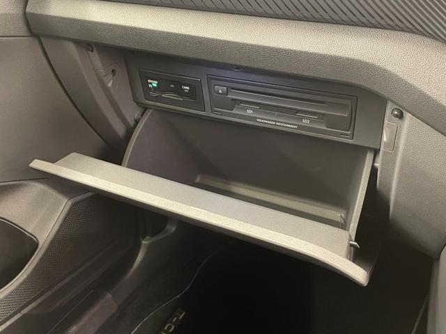 Ｔ－クロス ＴＳＩ　１ｓｔプラス　オールインセーフティ　ＡＣＣ　ＬＫＡ　ＢＳＭ　リアトラックアラート　純正ナビ　リアビューカメラ　ＴＶ　ＡｐｐｌｅＣａｒＰｌａｙ　ＬＥＤヘッドライト　ハイビームＡ　駐車支援システム　純正１８インチＡＷ（23枚目）