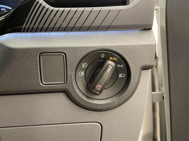 Ｔ－クロス ＴＳＩ　１ｓｔプラス　オールインセーフティ　ＡＣＣ　ＬＫＡ　ＢＳＭ　リアトラックアラート　純正ナビ　リアビューカメラ　ＴＶ　ＡｐｐｌｅＣａｒＰｌａｙ　ＬＥＤヘッドライト　ハイビームＡ　駐車支援システム　純正１８インチＡＷ（27枚目）