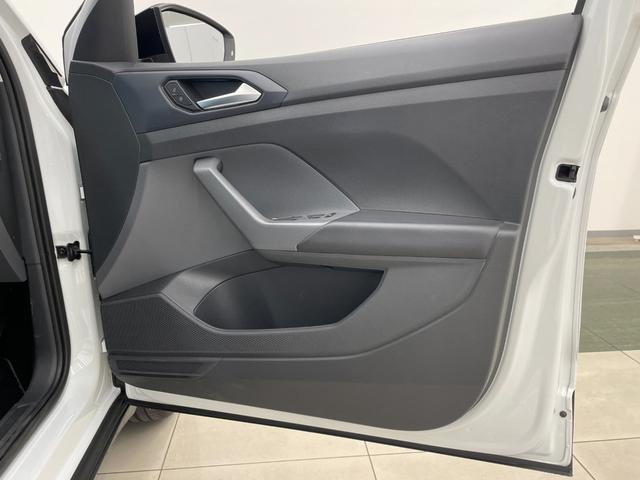 Ｔ－クロス ＴＳＩ　１ｓｔプラス　オールインセーフティ　ＡＣＣ　ＬＫＡ　ＢＳＭ　リアトラックアラート　純正ナビ　リアビューカメラ　ＴＶ　ＡｐｐｌｅＣａｒＰｌａｙ　ＬＥＤヘッドライト　ハイビームＡ　駐車支援システム　純正１８インチＡＷ（29枚目）