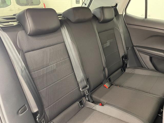 Ｔ－クロス ＴＳＩ　１ｓｔプラス　オールインセーフティ　ＡＣＣ　ＬＫＡ　ＢＳＭ　リアトラックアラート　純正ナビ　リアビューカメラ　ＴＶ　ＡｐｐｌｅＣａｒＰｌａｙ　ＬＥＤヘッドライト　ハイビームＡ　駐車支援システム　純正１８インチＡＷ（34枚目）
