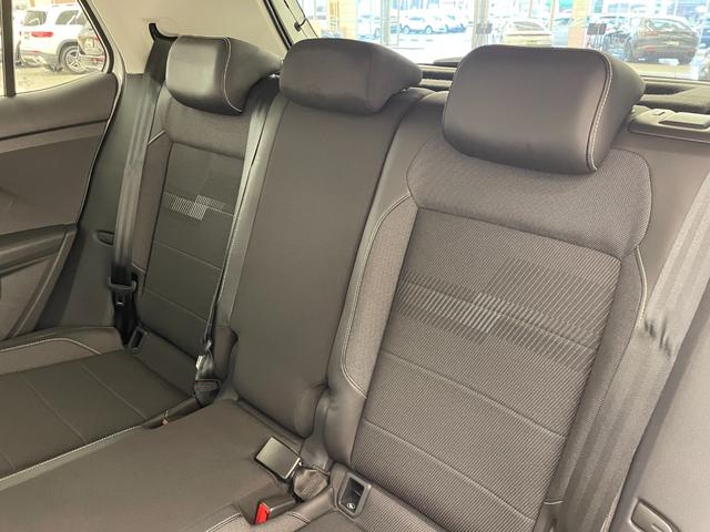Ｔ－クロス ＴＳＩ　１ｓｔプラス　オールインセーフティ　ＡＣＣ　ＬＫＡ　ＢＳＭ　リアトラックアラート　純正ナビ　リアビューカメラ　ＴＶ　ＡｐｐｌｅＣａｒＰｌａｙ　ＬＥＤヘッドライト　ハイビームＡ　駐車支援システム　純正１８インチＡＷ（40枚目）