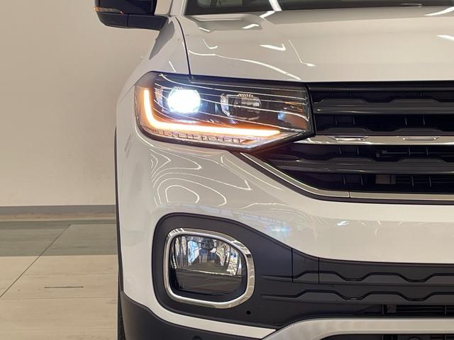 Ｔ－クロス ＴＳＩ　１ｓｔプラス　オールインセーフティ　ＡＣＣ　ＬＫＡ　ＢＳＭ　リアトラックアラート　純正ナビ　リアビューカメラ　ＴＶ　ＡｐｐｌｅＣａｒＰｌａｙ　ＬＥＤヘッドライト　ハイビームＡ　駐車支援システム　純正１８インチＡＷ（47枚目）