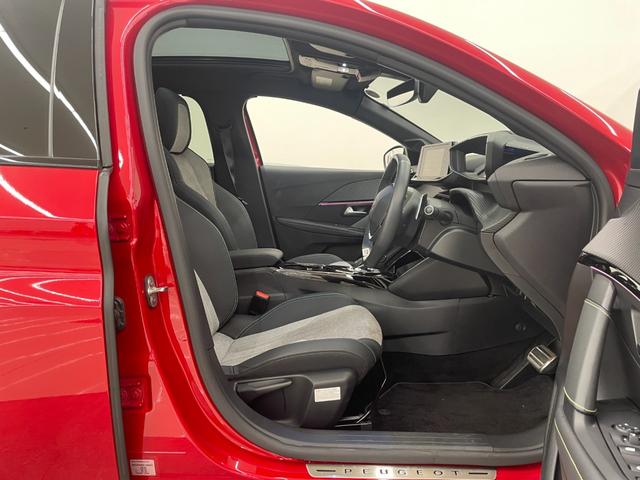 自社での査定に加え、第三者機関に委託し、車両の鑑定を行っております。