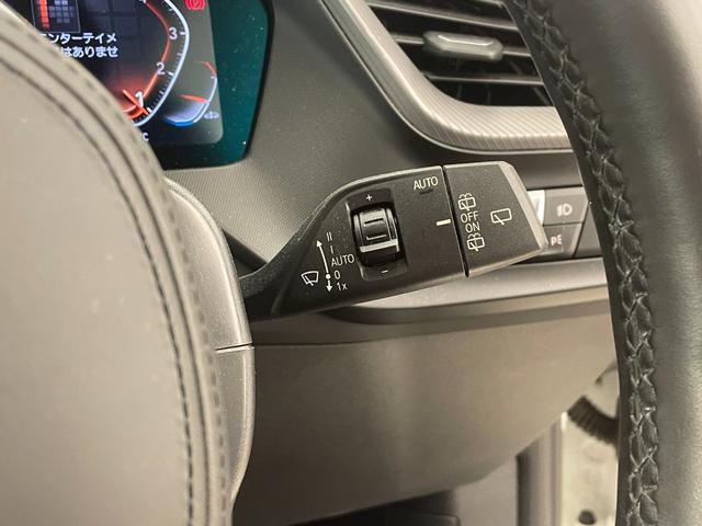 １シリーズ １１８ｉ　Ｍスポーツ　衝突軽減Ｂ　純正ｉＤｒｉｖｅ７　リアカメラ　後退アシスト　ＡｐｐｌｅＣａｒＰｌａｙ　ＡＣＣ　オートトランクゲート　コンフォートアクセス　ＬＥＤヘッドライト　ＰＤＣ　ハーフレザー　純正１８インチＡＷ（7枚目）