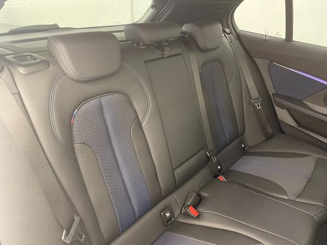 １シリーズ １１８ｉ　Ｍスポーツ　衝突軽減Ｂ　純正ｉＤｒｉｖｅ７　リアカメラ　後退アシスト　ＡｐｐｌｅＣａｒＰｌａｙ　ＡＣＣ　オートトランクゲート　コンフォートアクセス　ＬＥＤヘッドライト　ＰＤＣ　ハーフレザー　純正１８インチＡＷ（30枚目）