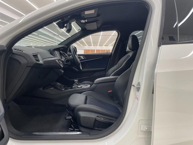 １シリーズ １１８ｉ　Ｍスポーツ　衝突軽減Ｂ　純正ｉＤｒｉｖｅ７　リアカメラ　後退アシスト　ＡｐｐｌｅＣａｒＰｌａｙ　ＡＣＣ　オートトランクゲート　コンフォートアクセス　ＬＥＤヘッドライト　ＰＤＣ　ハーフレザー　純正１８インチＡＷ（32枚目）