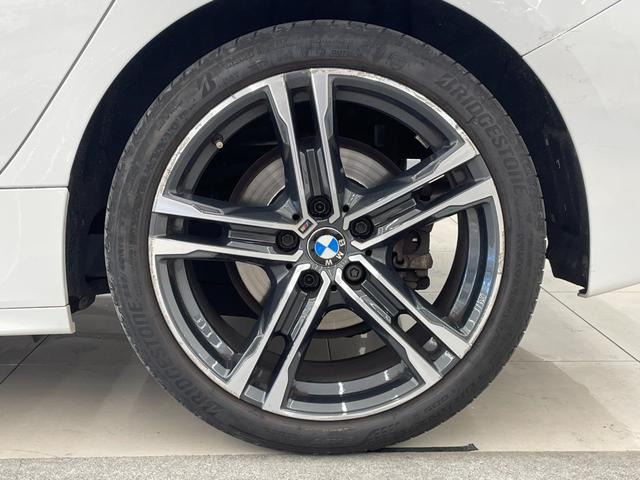 １シリーズ １１８ｉ　Ｍスポーツ　衝突軽減Ｂ　純正ｉＤｒｉｖｅ７　リアカメラ　後退アシスト　ＡｐｐｌｅＣａｒＰｌａｙ　ＡＣＣ　オートトランクゲート　コンフォートアクセス　ＬＥＤヘッドライト　ＰＤＣ　ハーフレザー　純正１８インチＡＷ（53枚目）