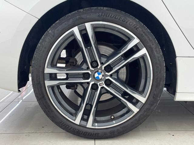 １シリーズ １１８ｉ　Ｍスポーツ　衝突軽減Ｂ　純正ｉＤｒｉｖｅ７　リアカメラ　後退アシスト　ＡｐｐｌｅＣａｒＰｌａｙ　ＡＣＣ　オートトランクゲート　コンフォートアクセス　ＬＥＤヘッドライト　ＰＤＣ　ハーフレザー　純正１８インチＡＷ（54枚目）