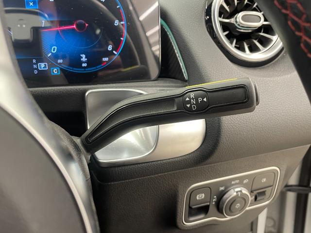 GLB GLB200d AMGライン レーダーセーフティP アドバンスドP ナビゲーションP 純正ナビ 360°カメラ 地デジ HUD ハーフレザー シートヒーター パワーシート パワーテールゲート マルチビームLED アンビエントライト(9枚目)