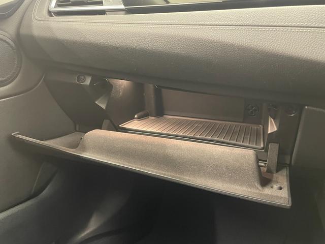 ご遠方の場合でも、下取り車両の金額を概算でお出しすることは可能でございます。車検証をお手元に、走行距離をご確認の上お問い合わせくださいませ。