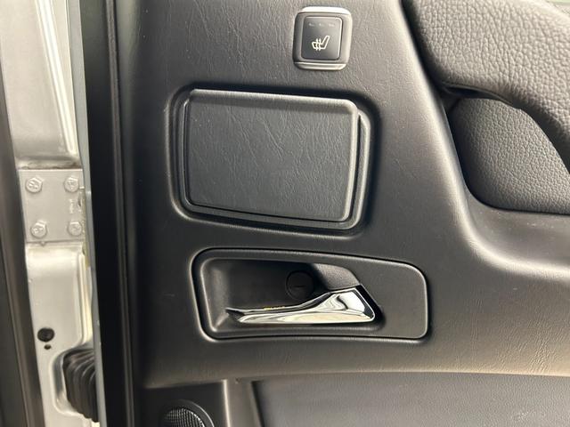 Ｇクラス Ｇ３５０ｄ　ラグジュアリーＰＫＧ　サンルーフ　黒革シート　純正ナビ　ＴＶ　リアカメラ　ｈａｒｍａｎｋａｒｄｏｎ　シートヒーター　パワーシート　ＡＣＣ　ＬＫＡ　ＢＳＭ　純正１８インチＡＷ　ＬＥＤヘッドライト（33枚目）