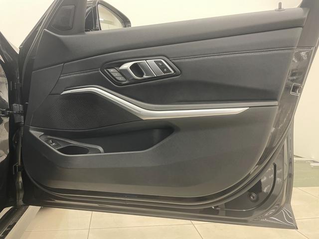 3シリーズ 320d xDriveツーリングハイラインパッケージ ハイラインPKG ドライビングアシストプロフェッショナル ブラックレザーシート シートヒーター 純正ナビ リアビューカメラ パーキングアシスト リバースアシスト ACC LCA アダプティブLED(27枚目)