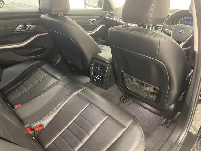 3シリーズ 320d xDriveツーリングハイラインパッケージ ハイラインPKG ドライビングアシストプロフェッショナル ブラックレザーシート シートヒーター 純正ナビ リアビューカメラ パーキングアシスト リバースアシスト ACC LCA アダプティブLED(28枚目)